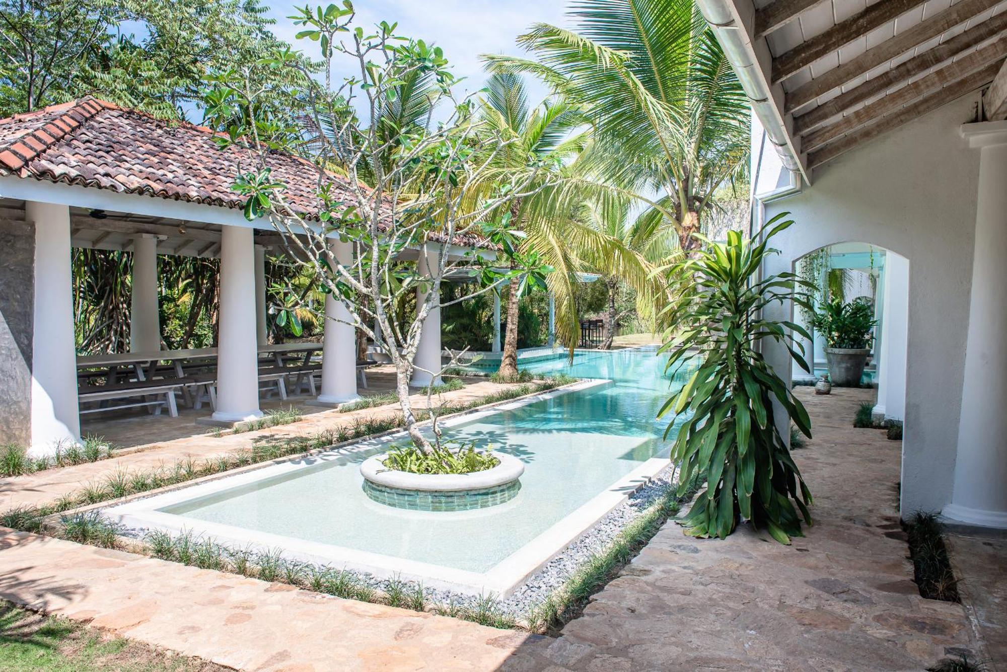 Good Story At Nirbana Island Bed & Breakfast Ahangama Exterior foto